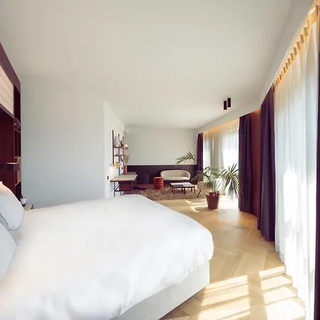 Yalo Urban Boutique 4*