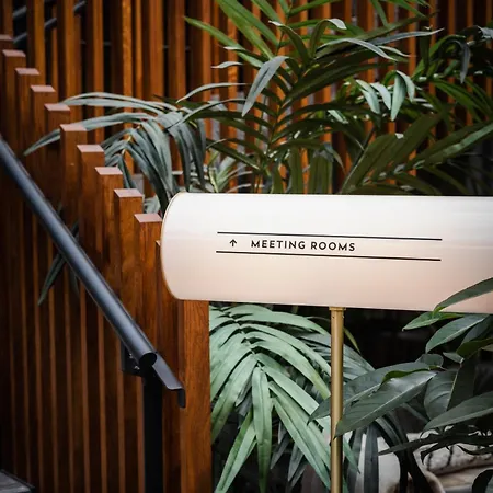 Yalo Urban Boutique Отель