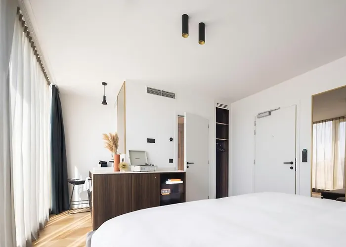 Yalo Urban Boutique Hotell