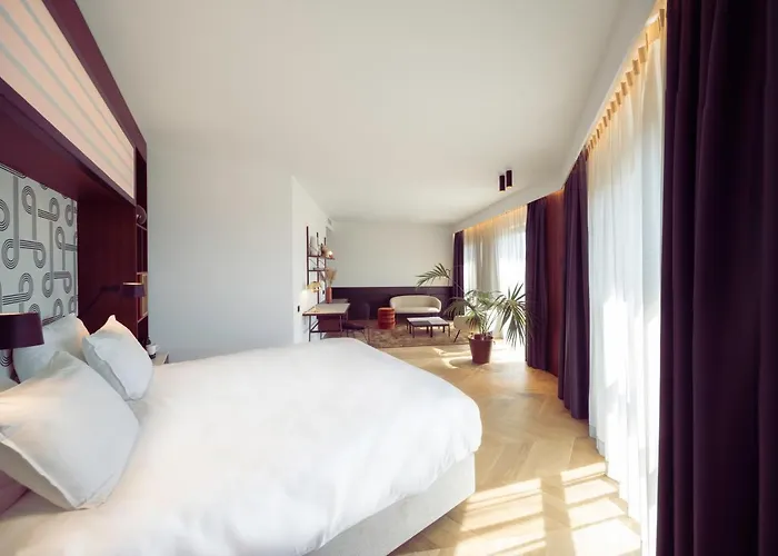 Yalo Urban Boutique 4*