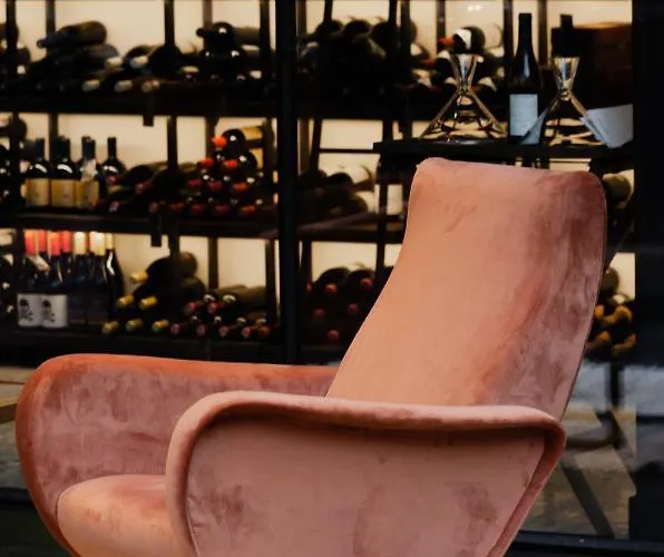 Yalo Urban Boutique Готель 4*