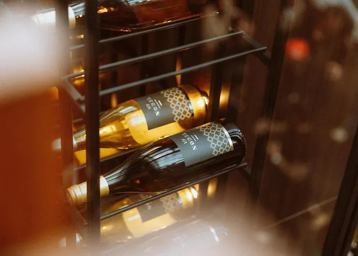 Yalo Urban Boutique Готель