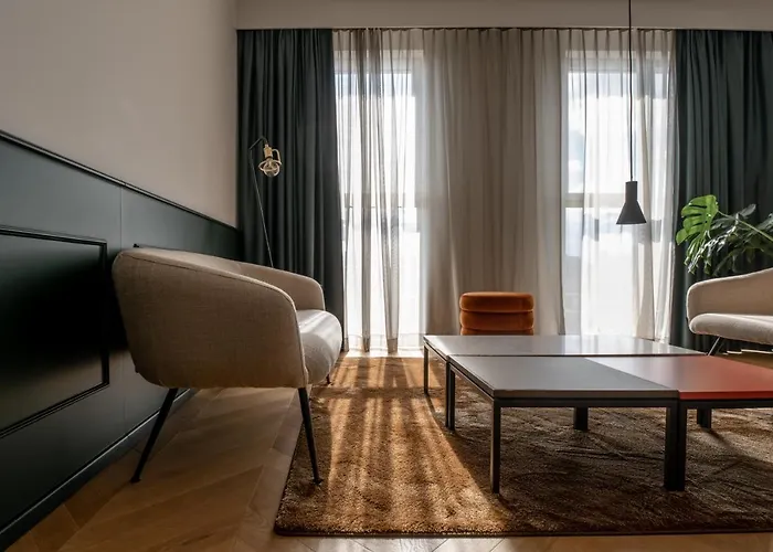 Yalo Urban Boutique Готель 4*