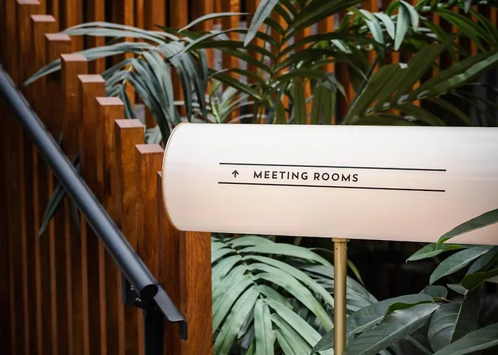 Yalo Urban Boutique Hotell