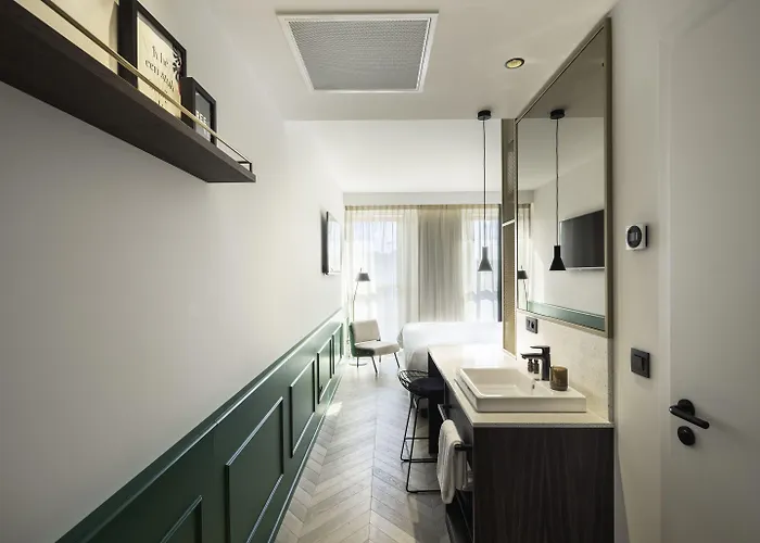 Yalo Urban Boutique 4*